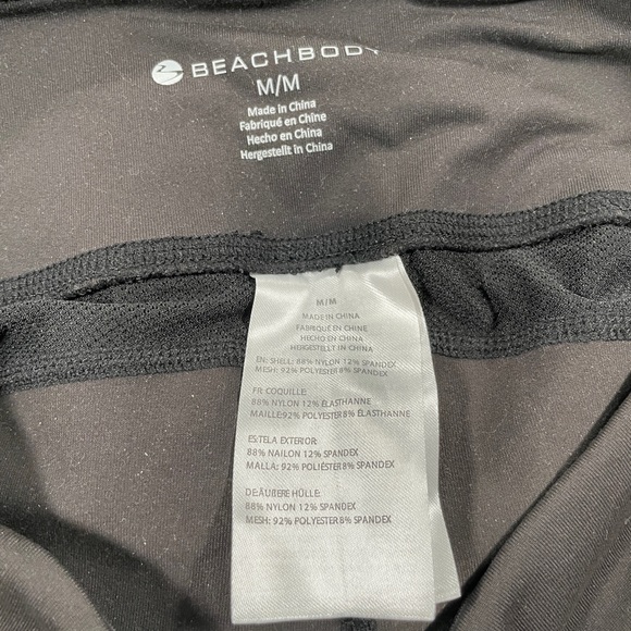 NWT - Beachbody P90X3 Women’s EMMA Knee Capri Workout Shorts Black - Size Medium - Picture 11 of 12